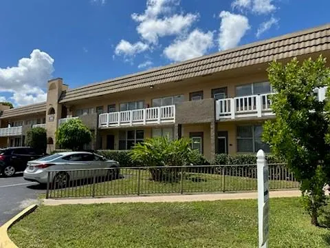 9101 Sunrise Lakes Blvd, #117