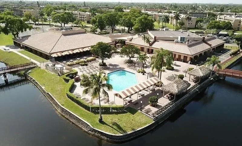 9101 Sunrise Lakes Blvd, #117