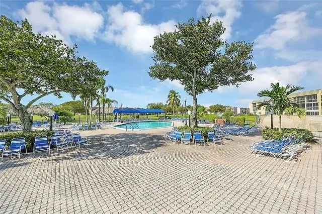 9101 Sunrise Lakes Blvd, #117