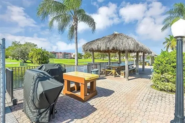 9101 Sunrise Lakes Blvd, #117