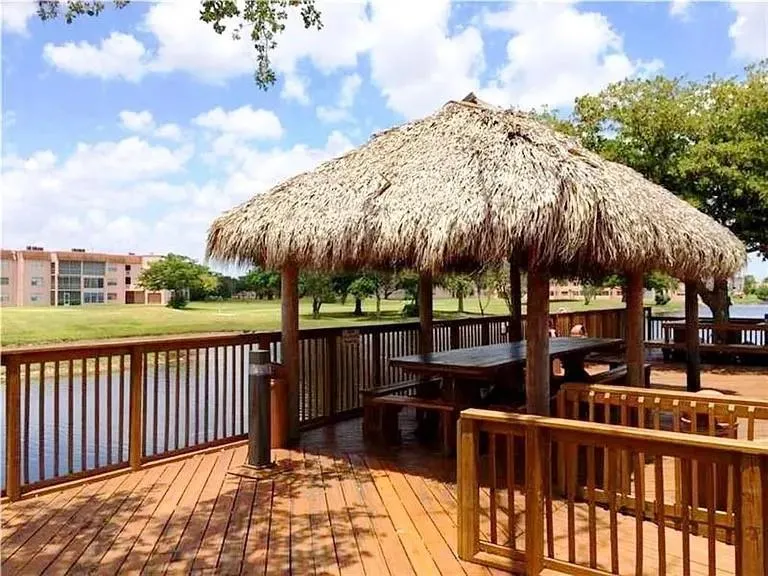 9101 Sunrise Lakes Blvd, #117