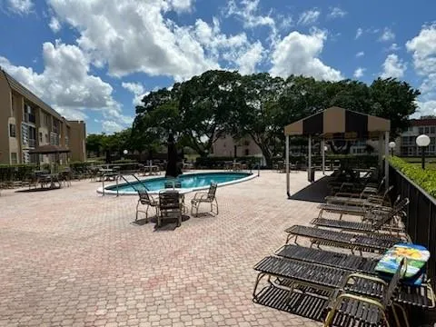 9101 Sunrise Lakes Blvd, #117