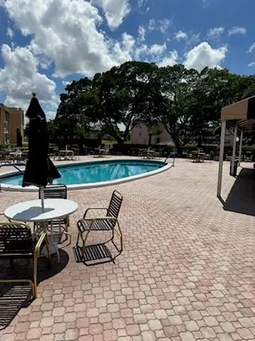 9101 Sunrise Lakes Blvd, #117