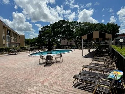 9101 Sunrise Lakes Blvd, #117