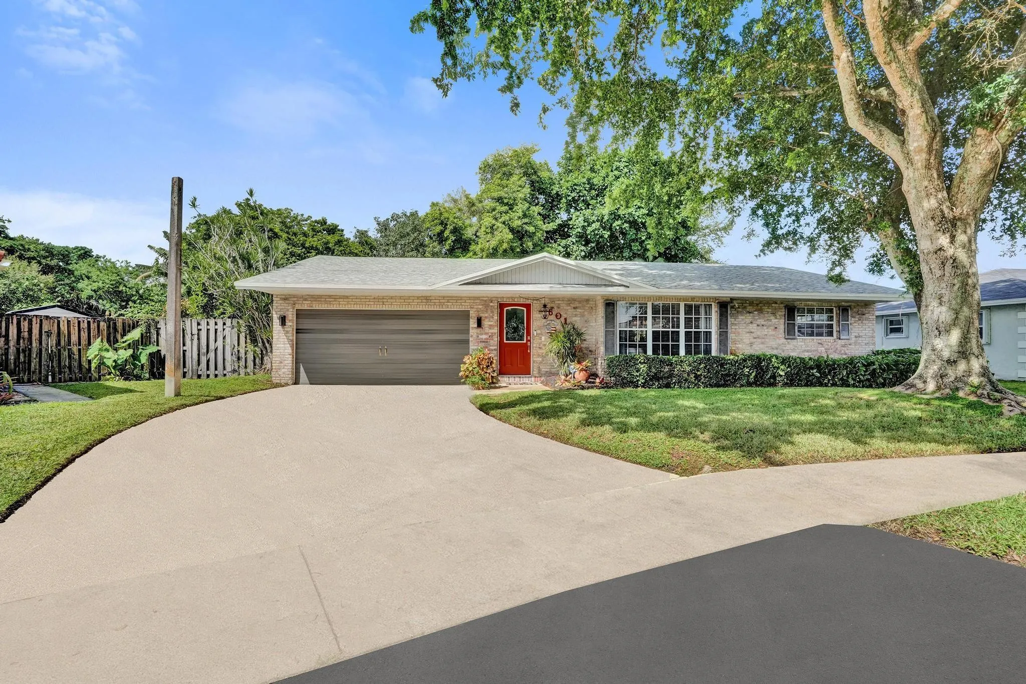 601 NW 76th Ter