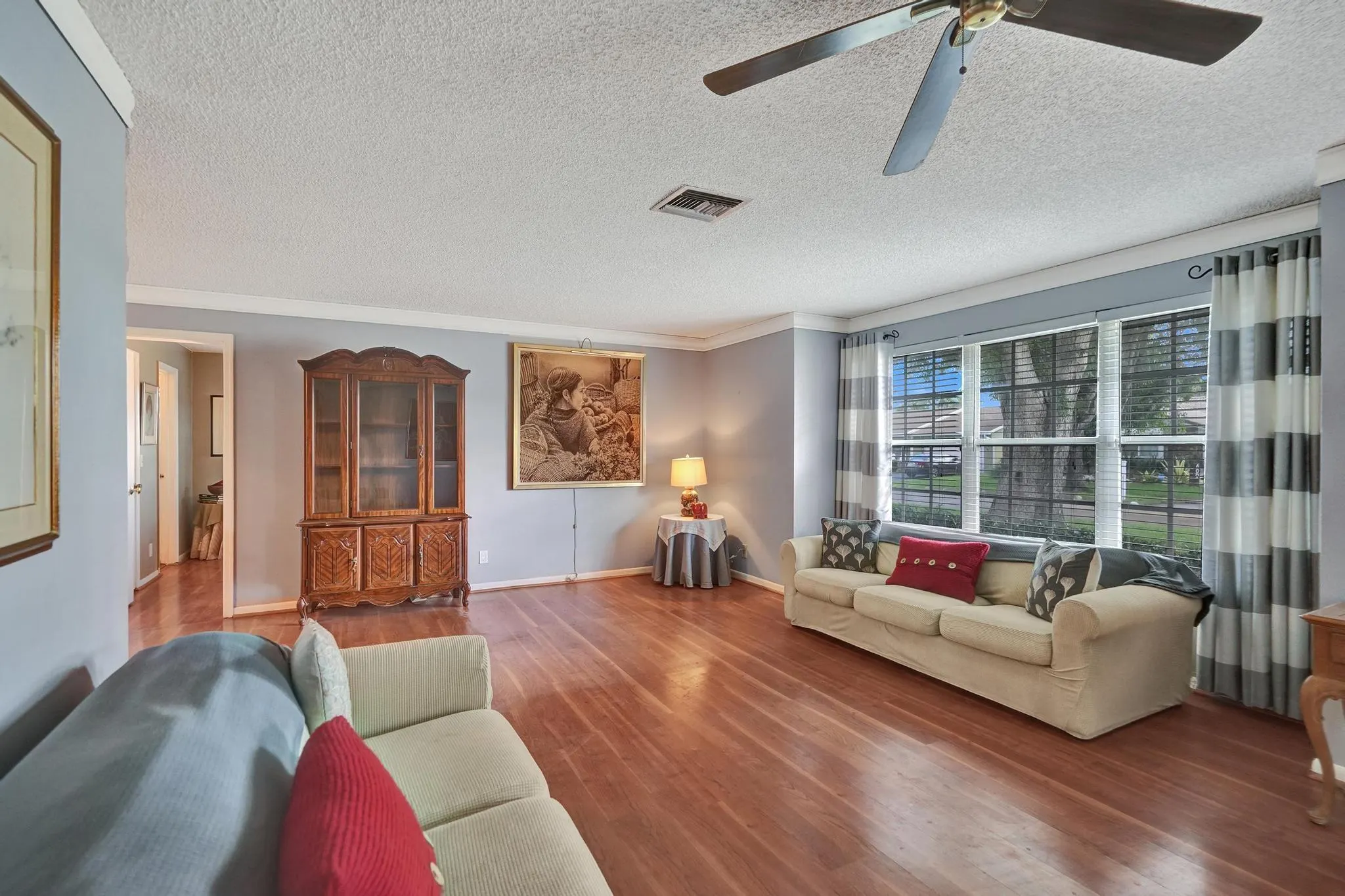 601 NW 76th Ter