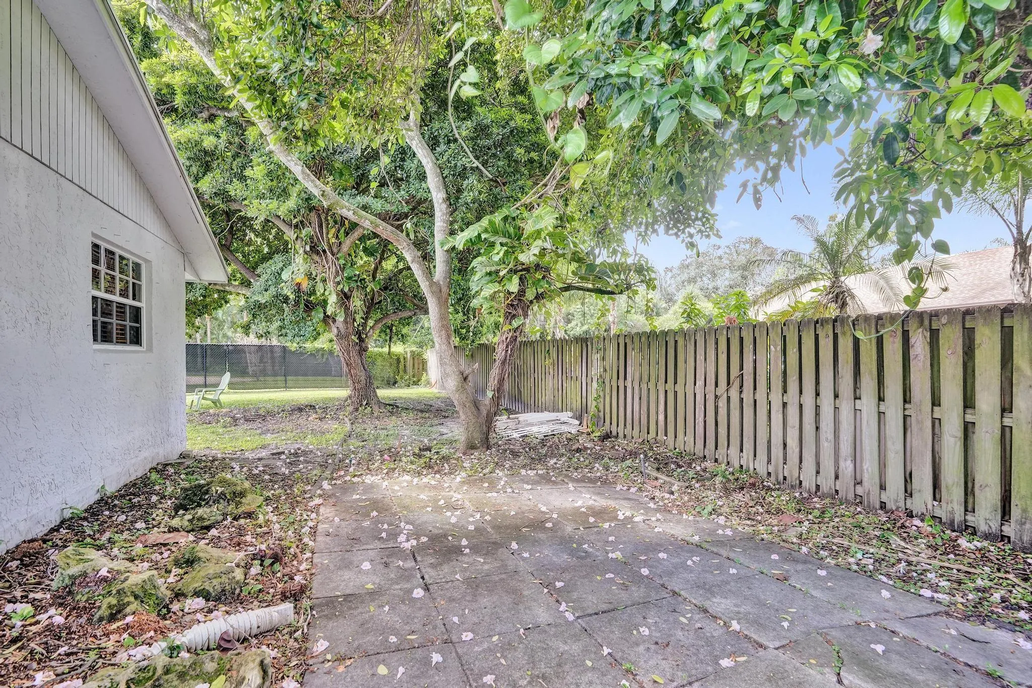 601 NW 76th Ter
