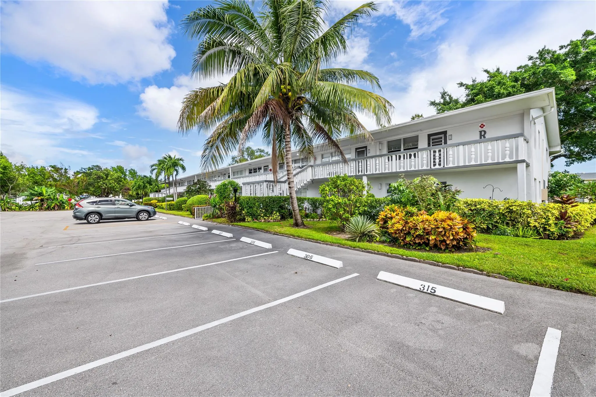 318 Oakridge R, #318
