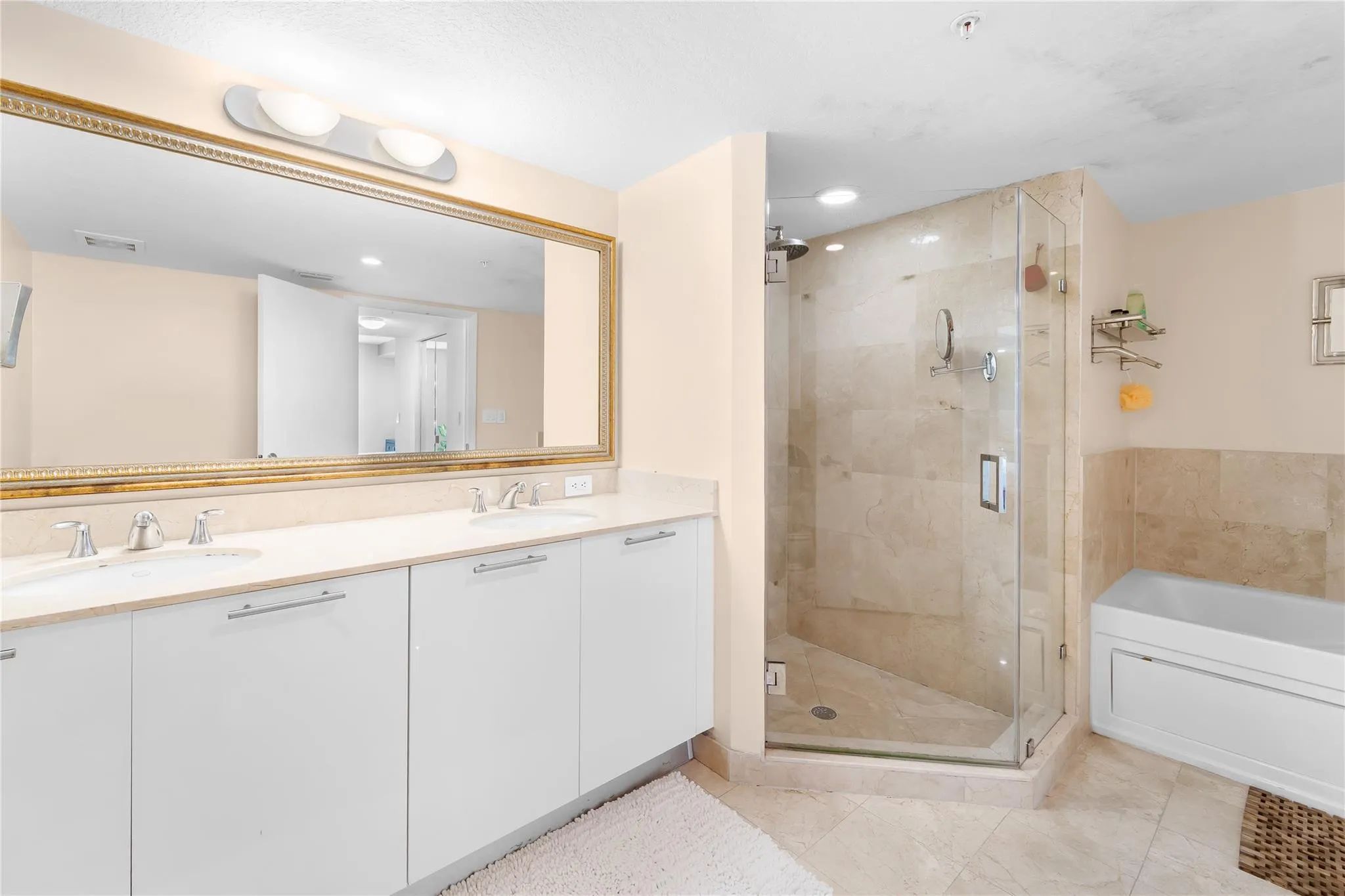 1800 N Bayshore Dr, #2914