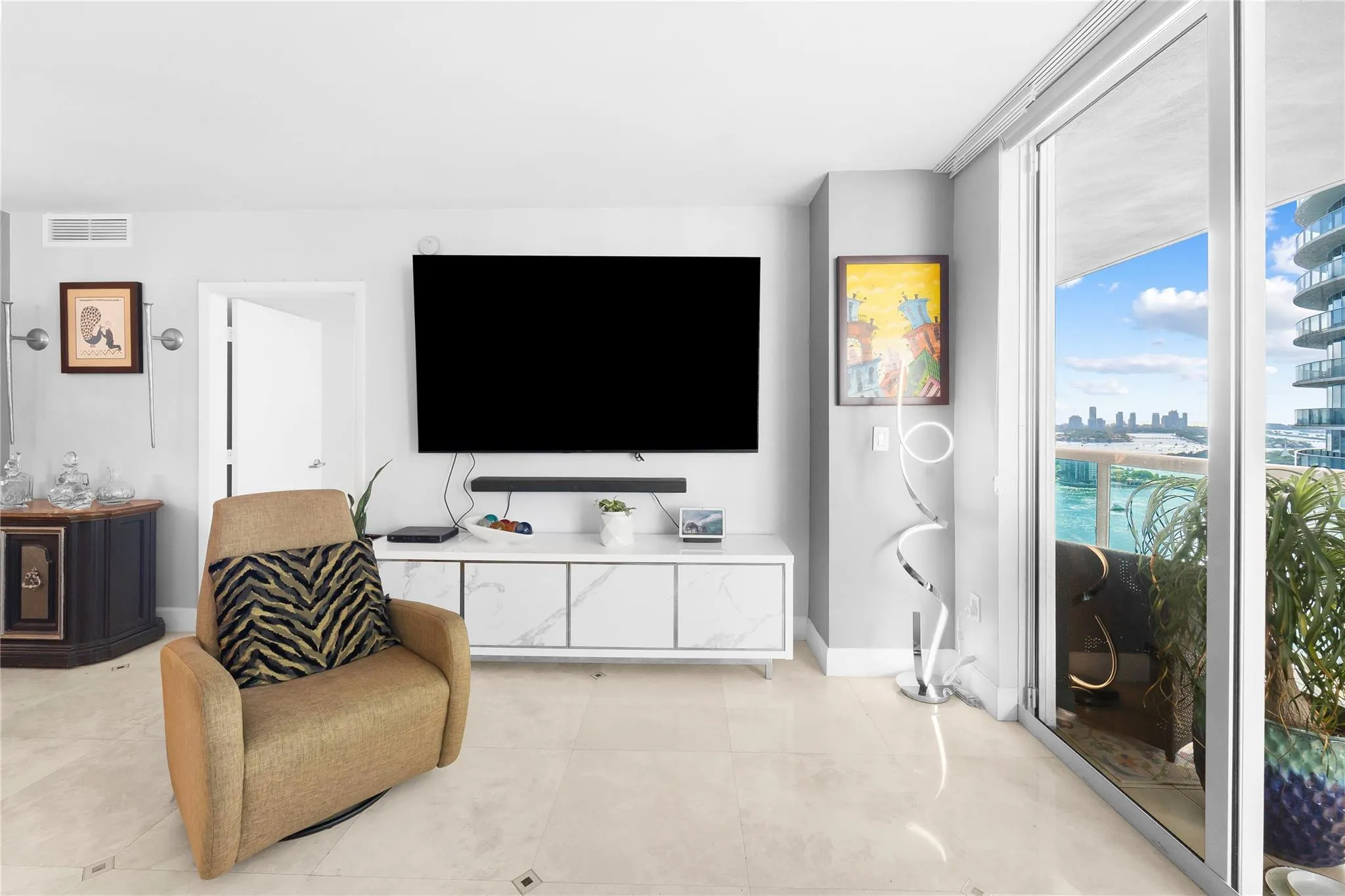 1800 N Bayshore Dr, #2914