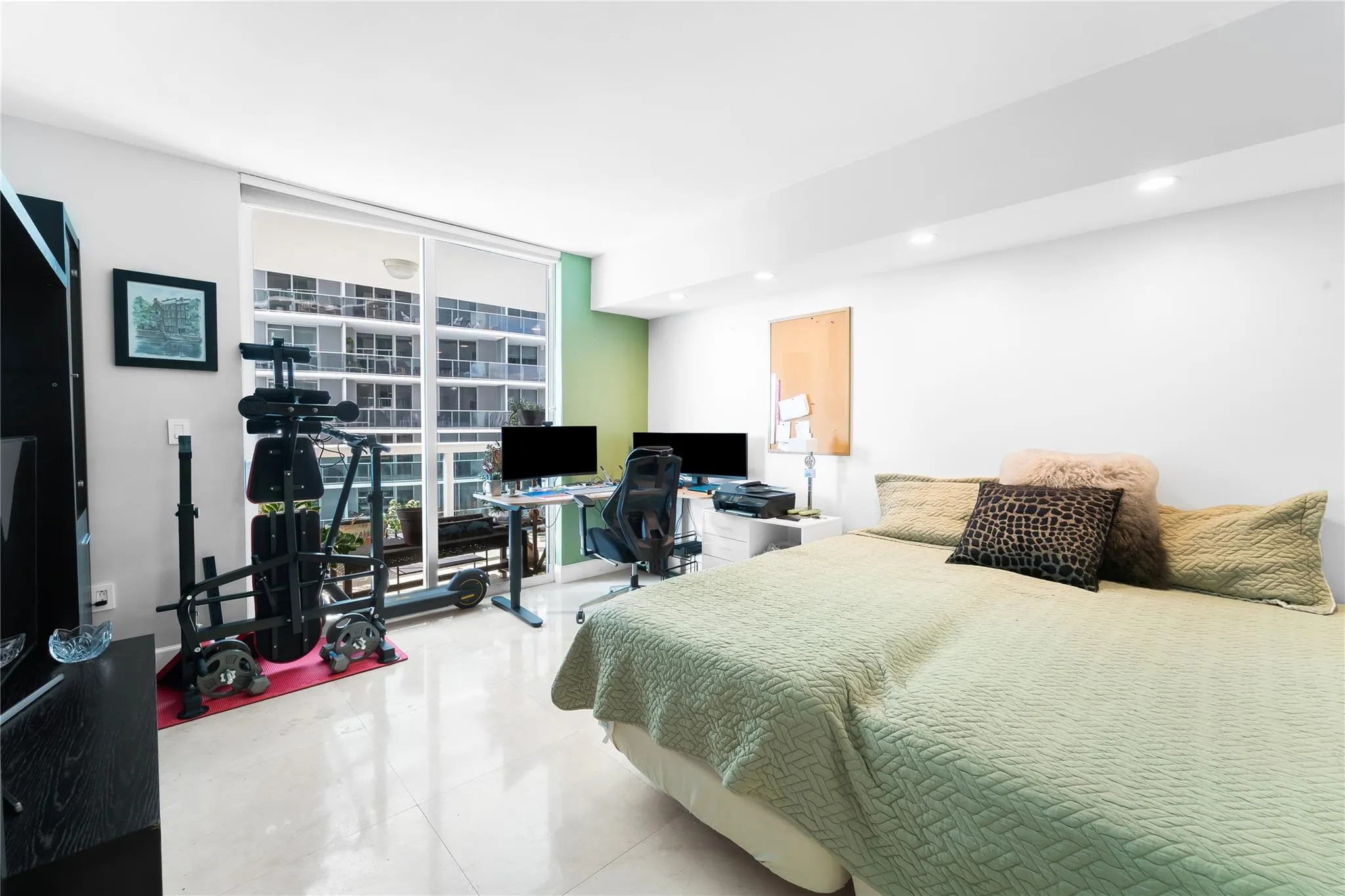 1800 N Bayshore Dr, #2914
