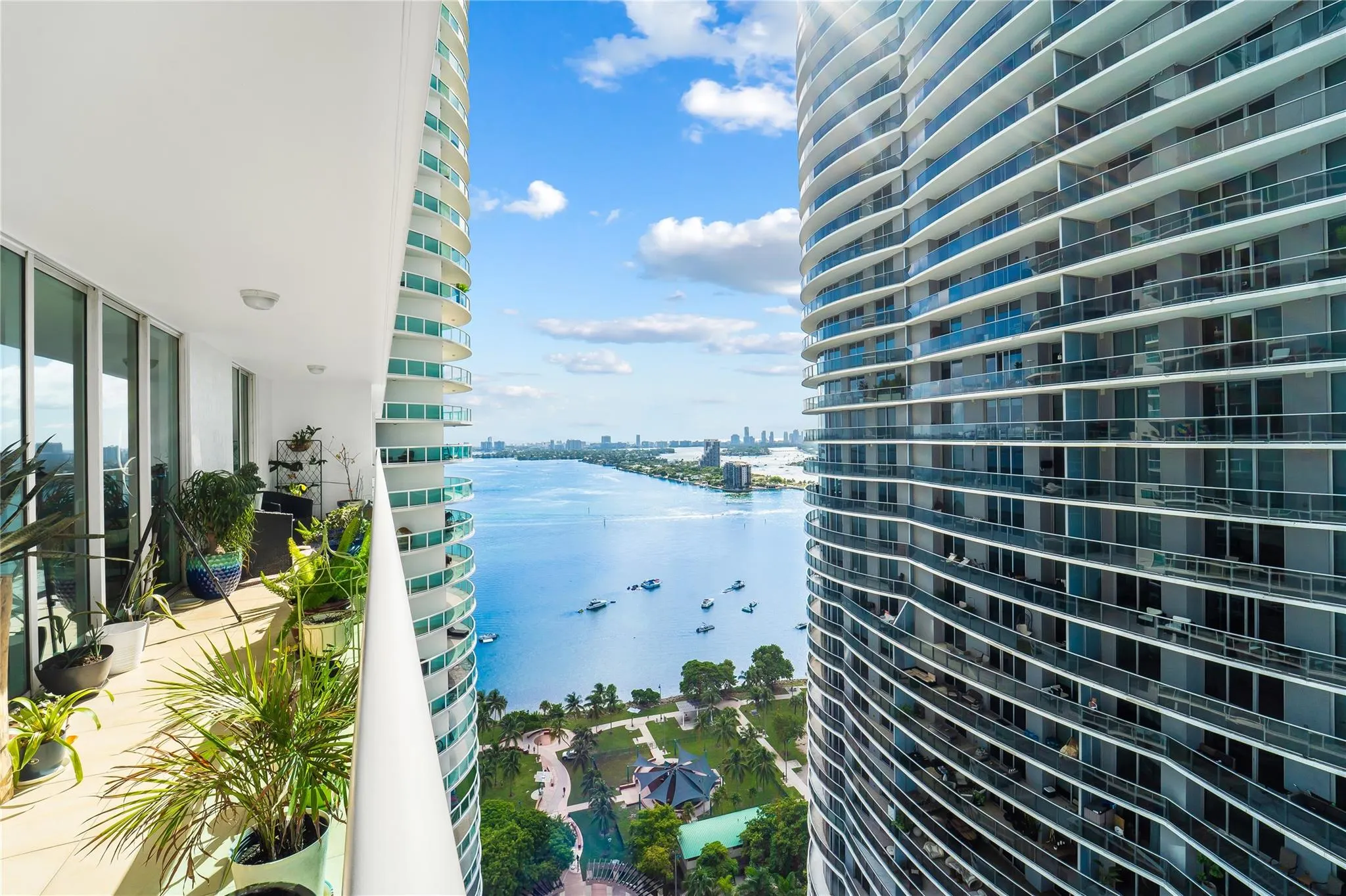 1800 N Bayshore Dr, #2914