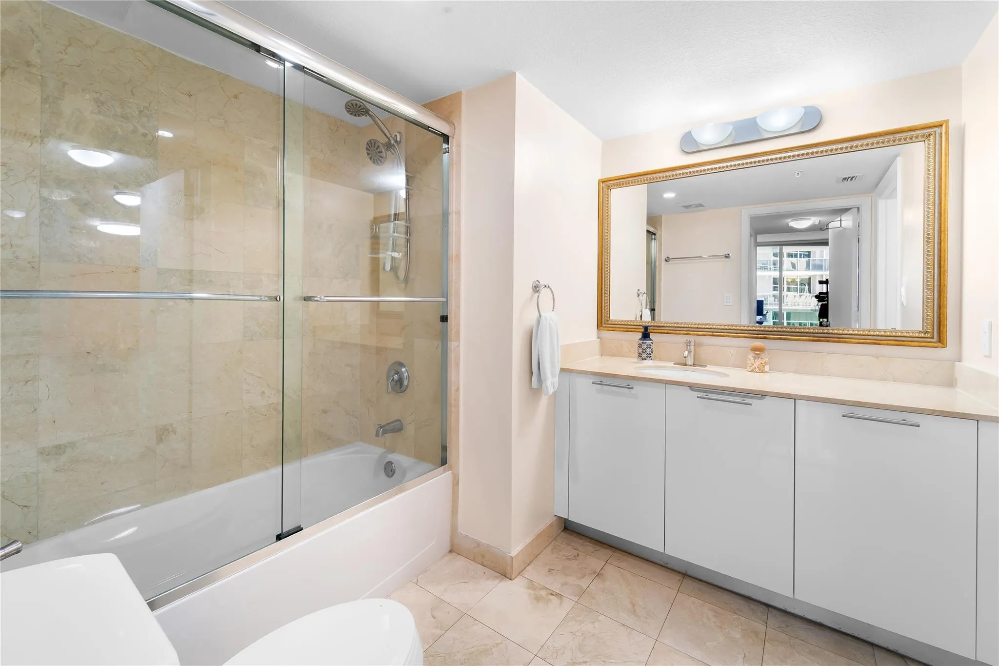 1800 N Bayshore Dr, #2914