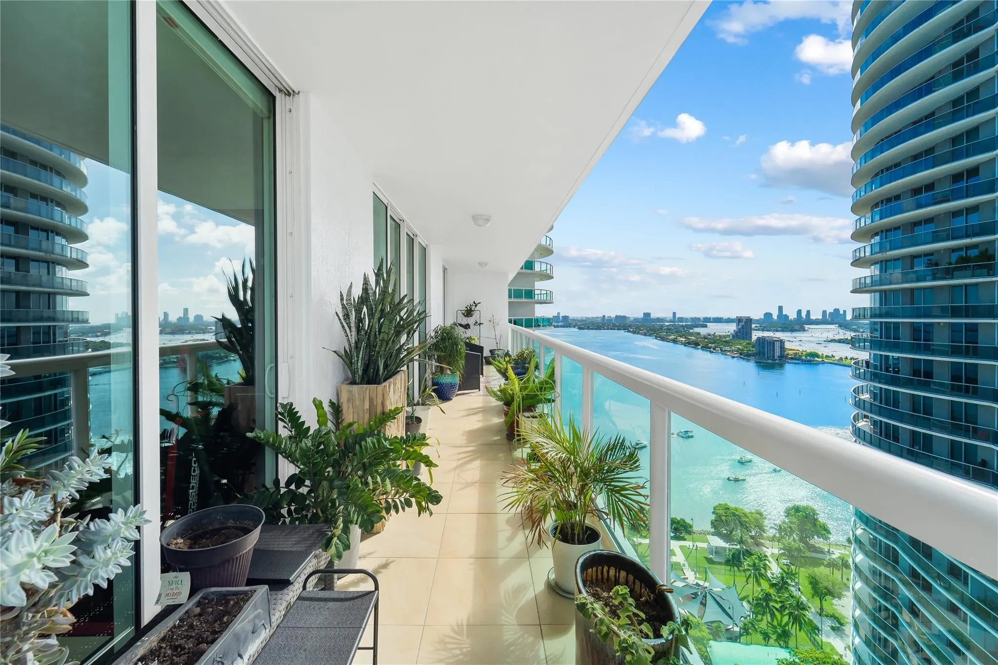 1800 N Bayshore Dr, #2914