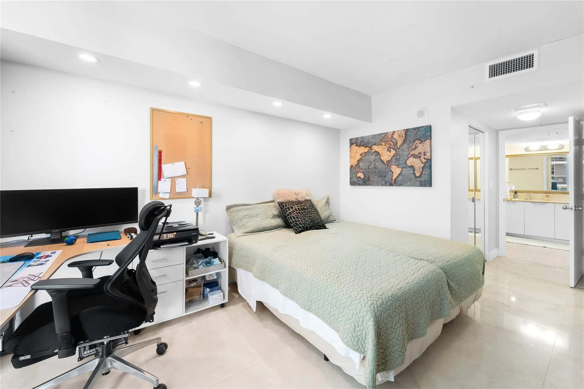1800 N Bayshore Dr, #2914