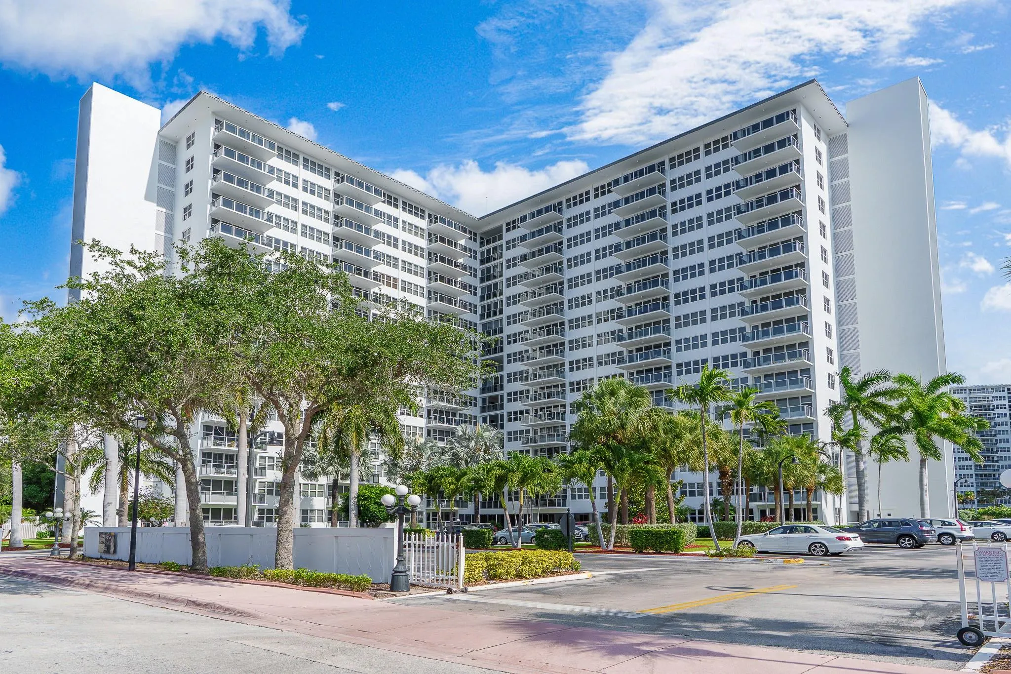 3233 NE 34th St, #508