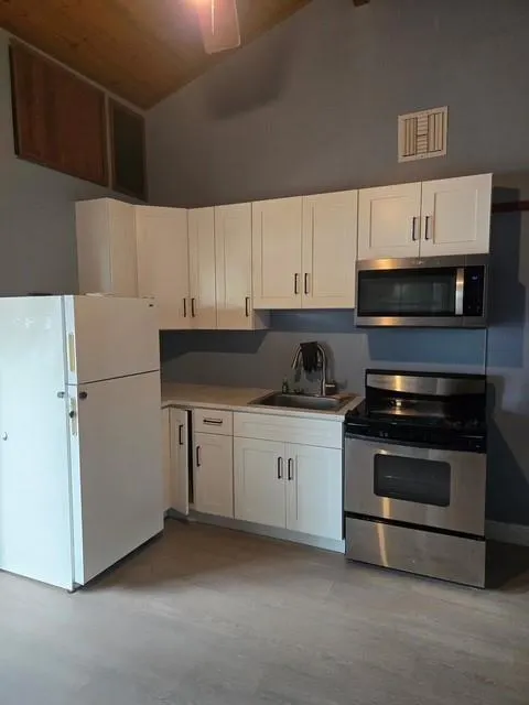 310 NE 2nd St, #4
