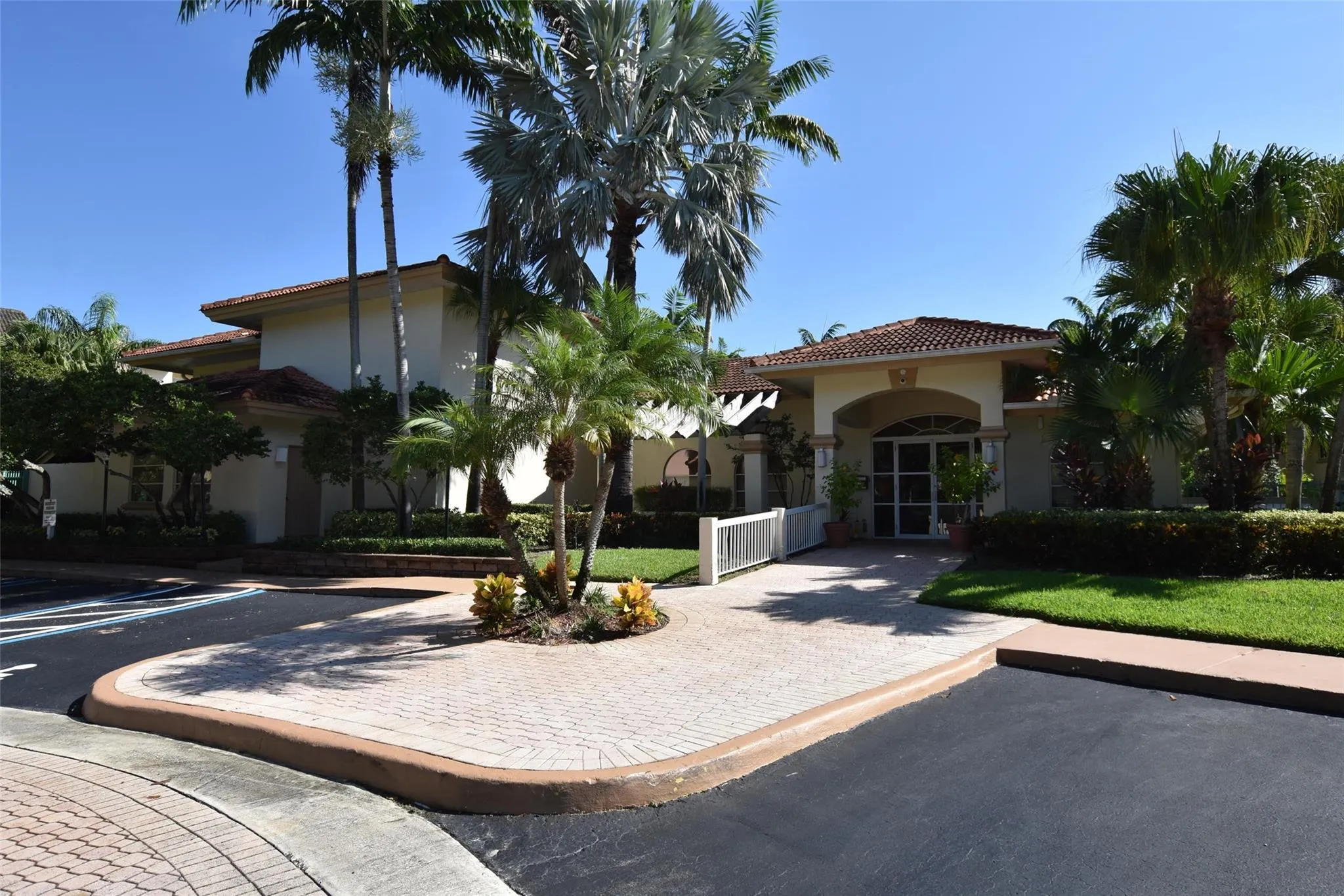 19213 Glenmoor Dr, #19213