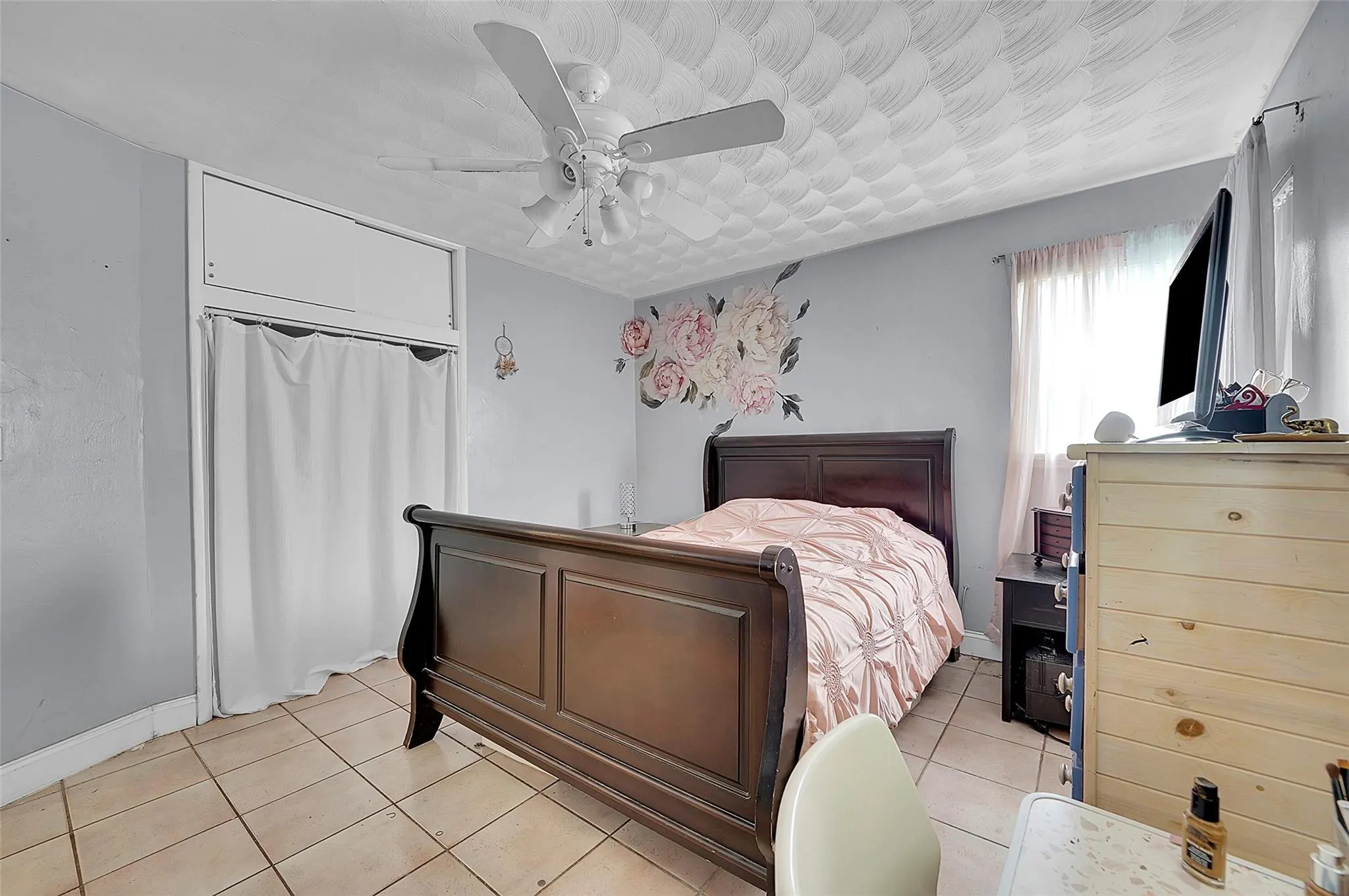 2201 N 56th Ter