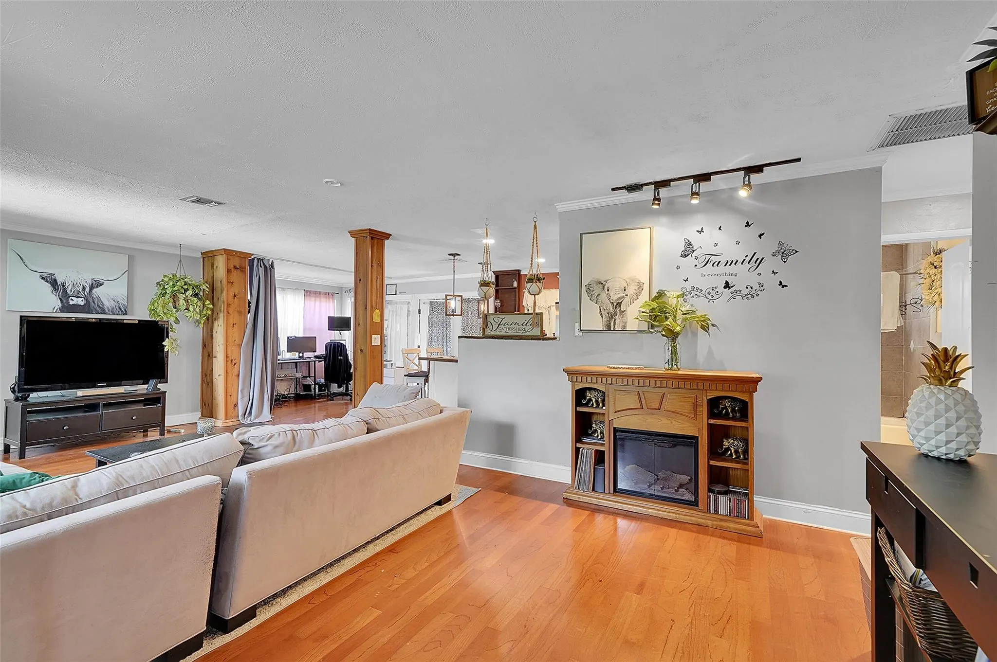 2201 N 56th Ter