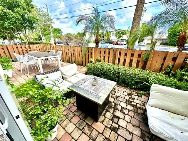 410 SW 15th St, #106