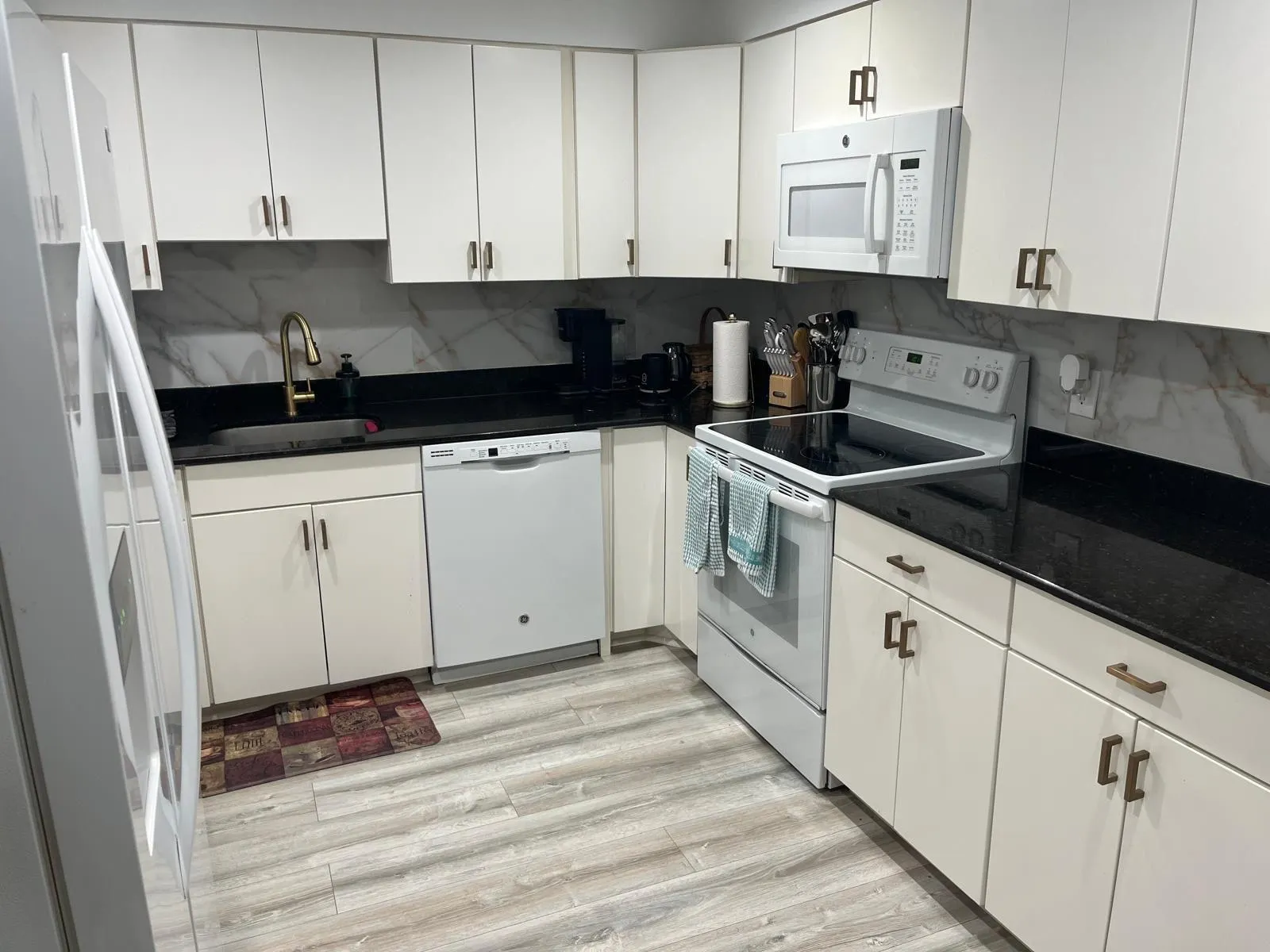 491 Racquet Club Rd, #106