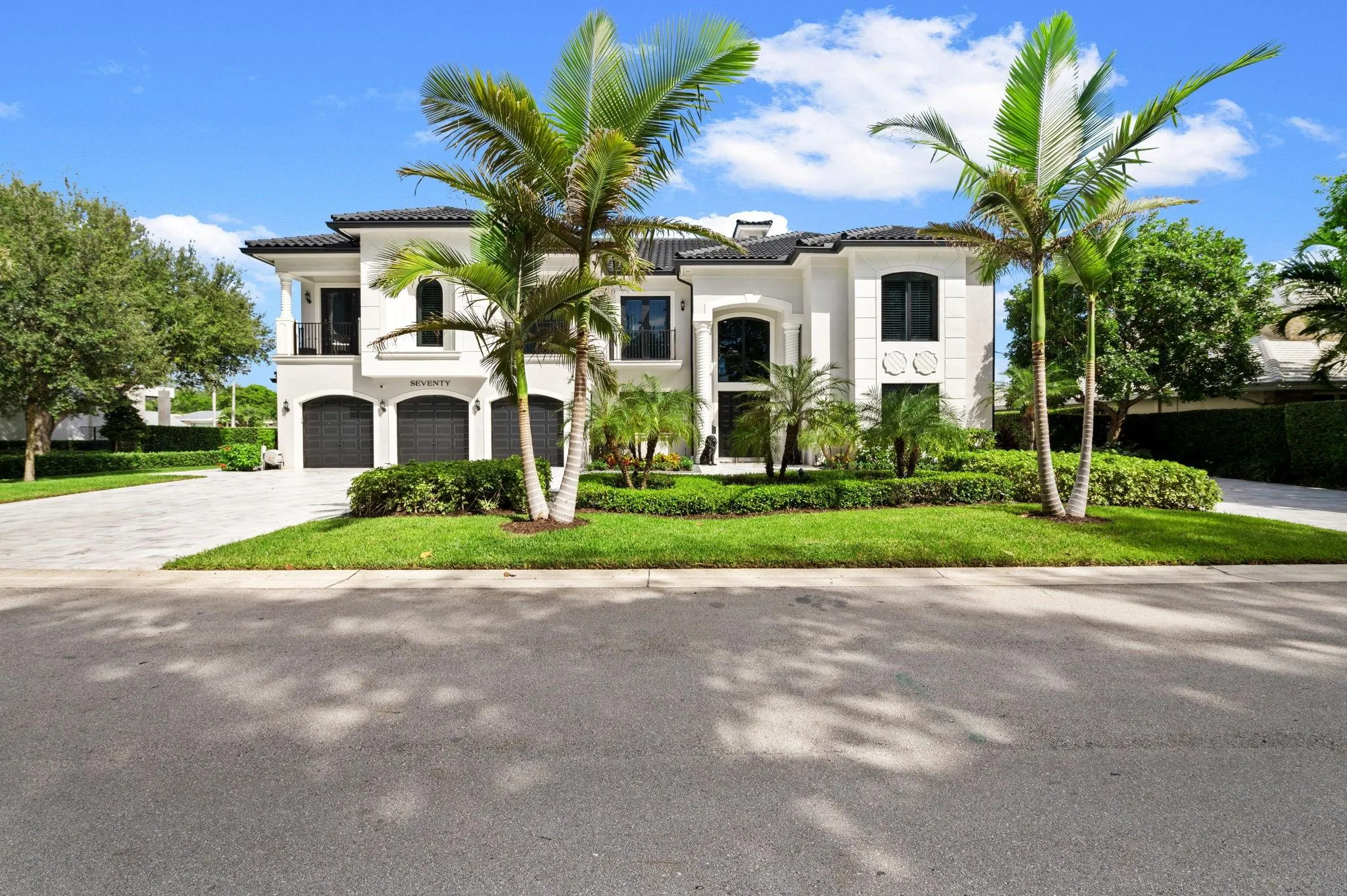 70 N Compass Dr