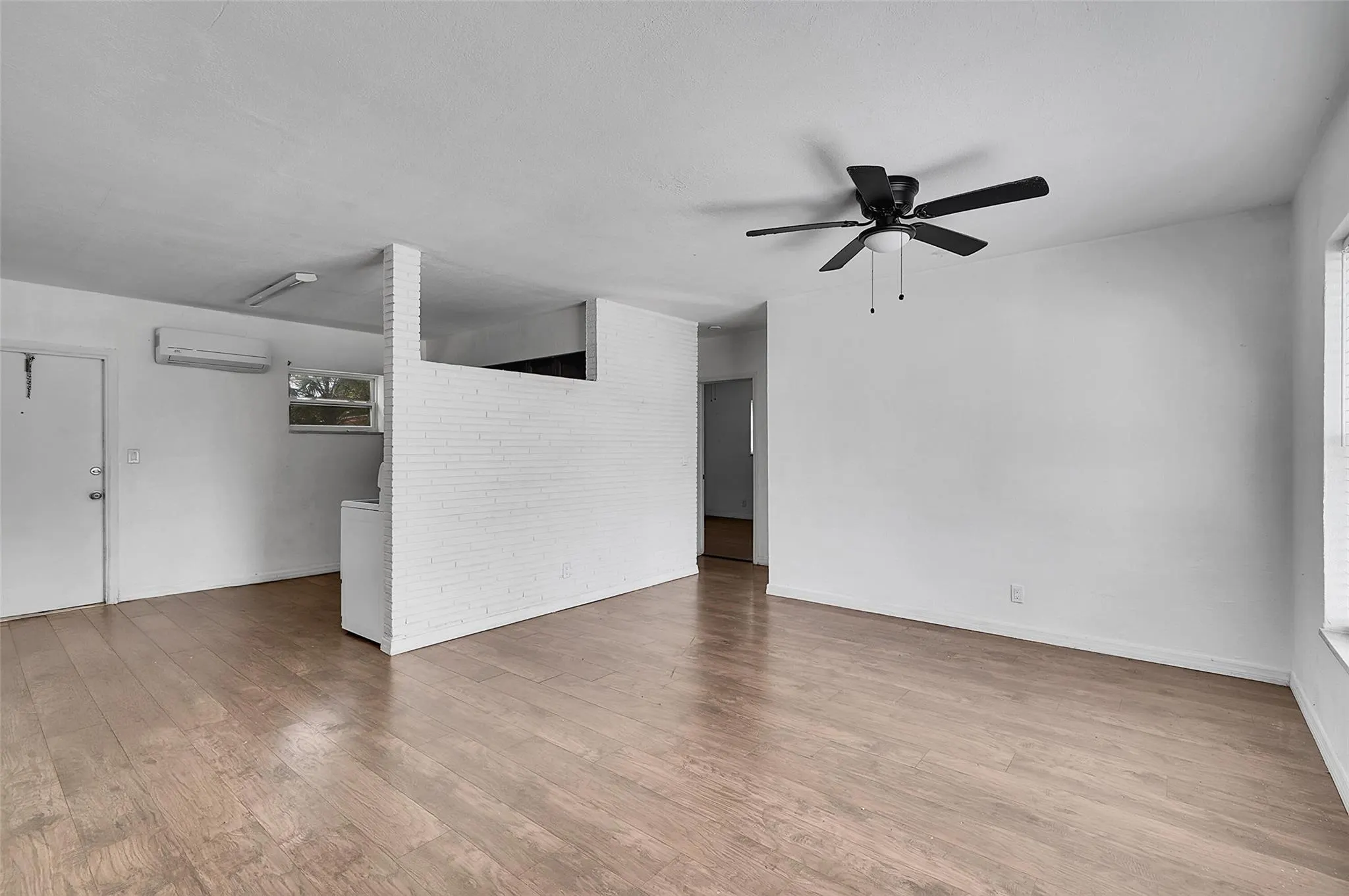 2403 SW 8th St