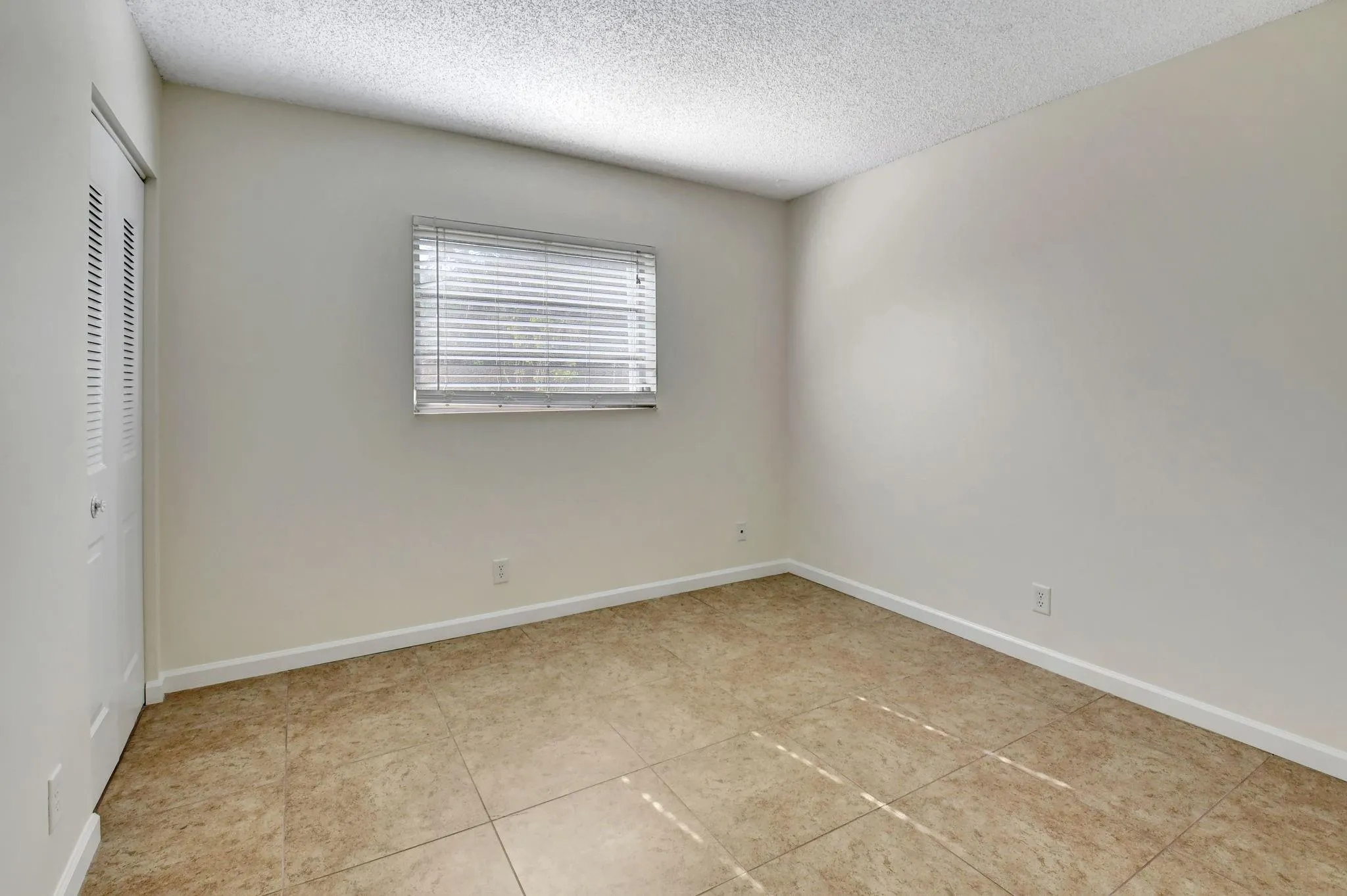 640 NE 6th Ct, #G