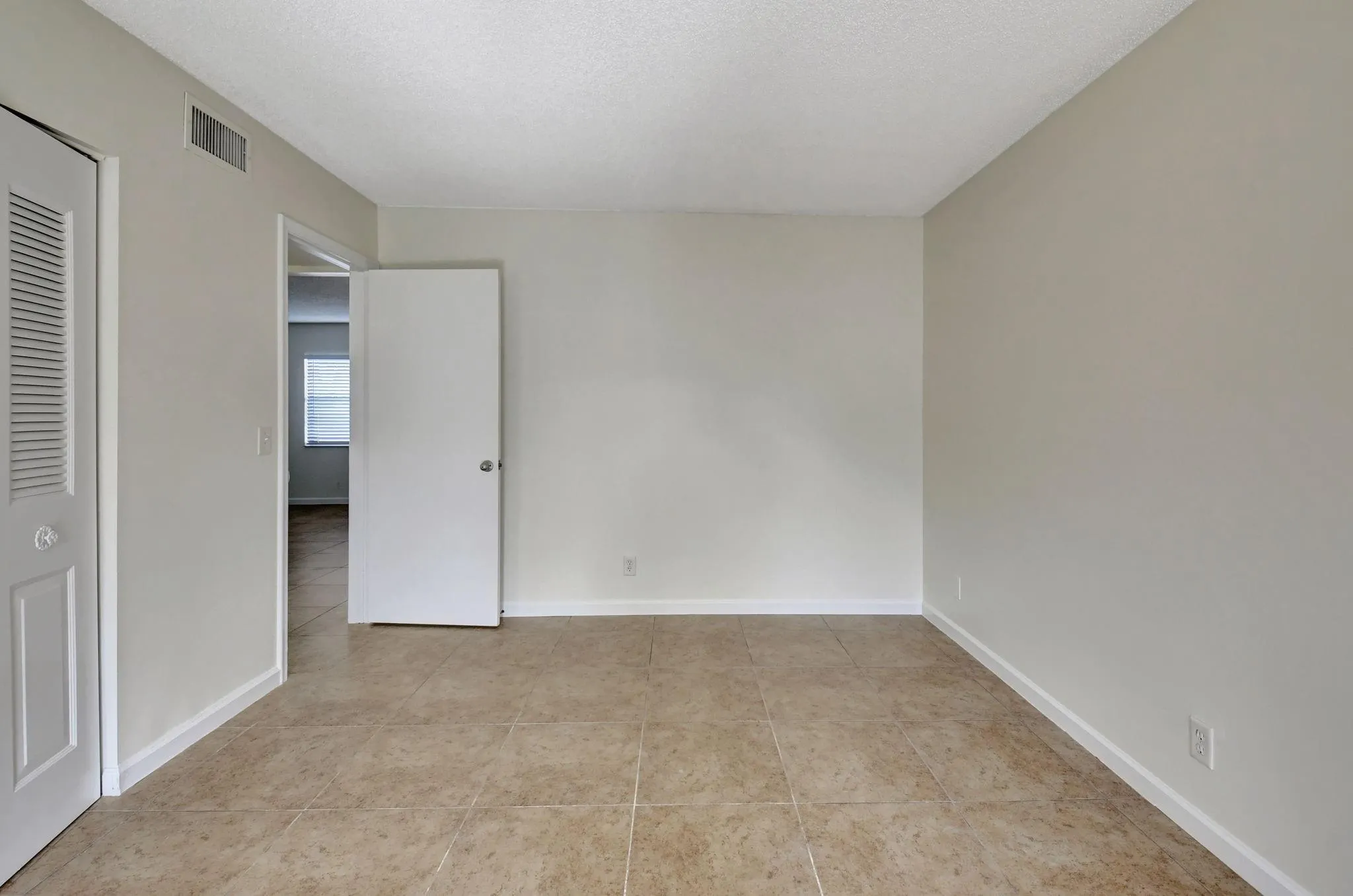 640 NE 6th Ct, #G
