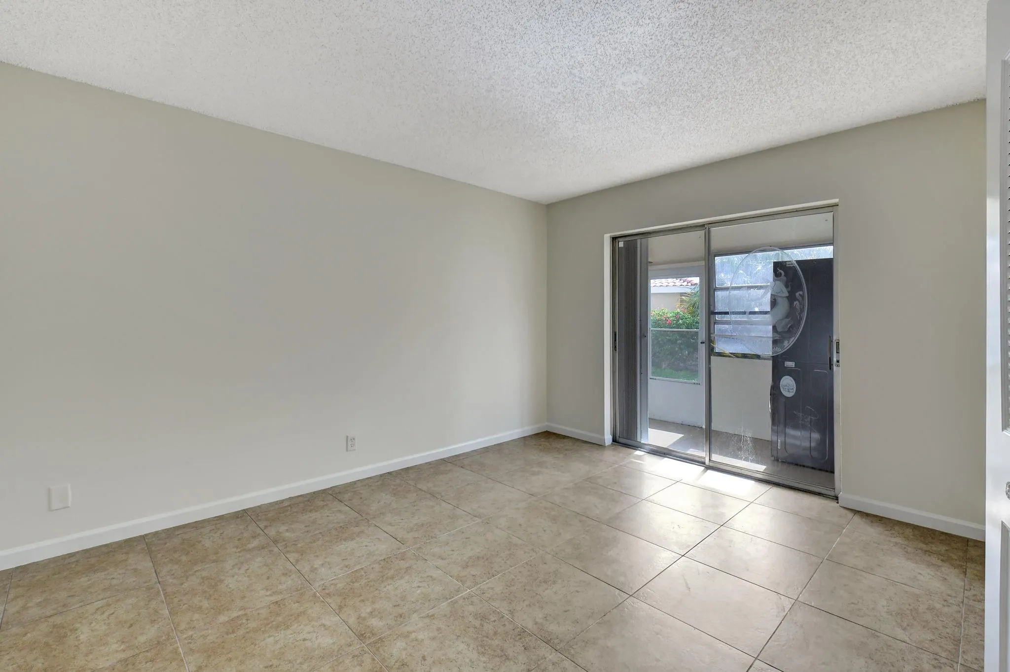 640 NE 6th Ct, #G