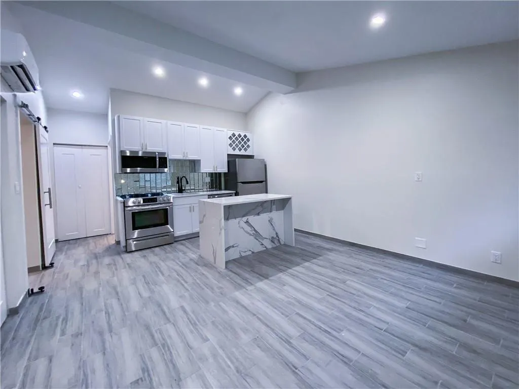 315 SW 7th St, #2