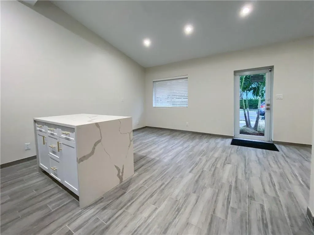 315 SW 7th St, #2