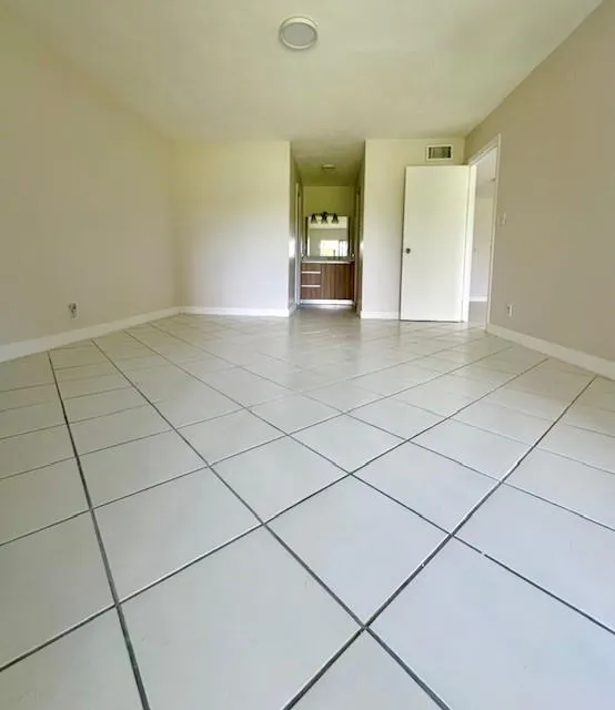 6080 NW 44th St, #205