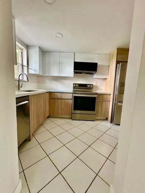 6080 NW 44th St, #205