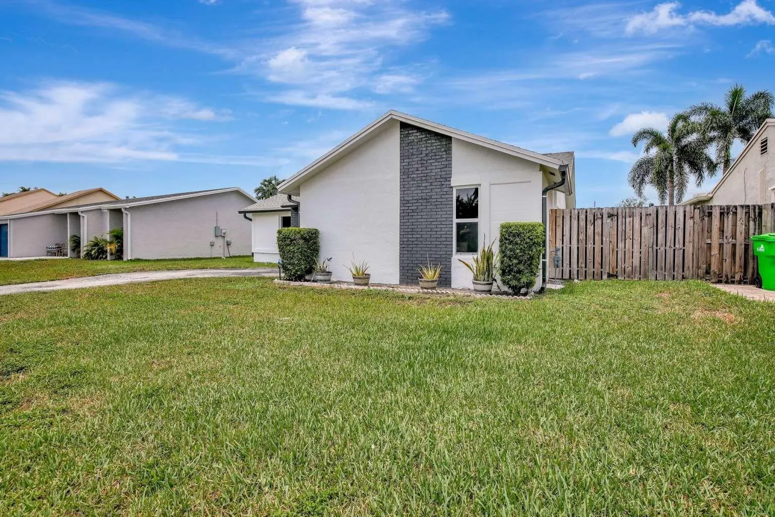 11831 NW 38th Pl
