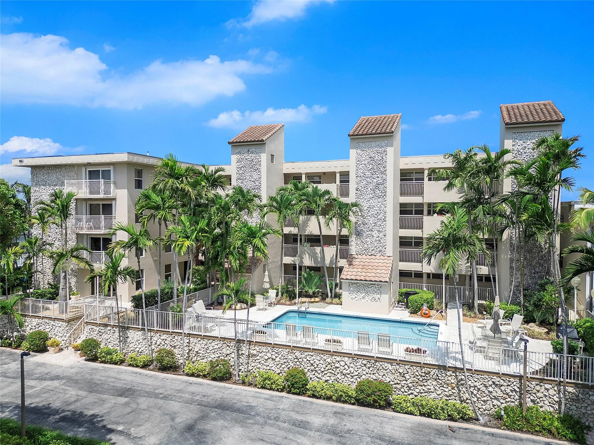 1710 S Ocean Ln, #201