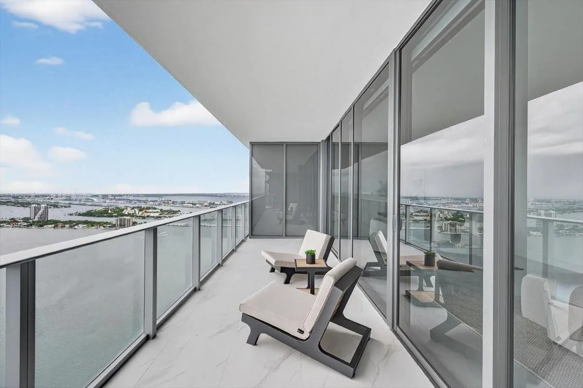 700 NE 24th Street, #4802
