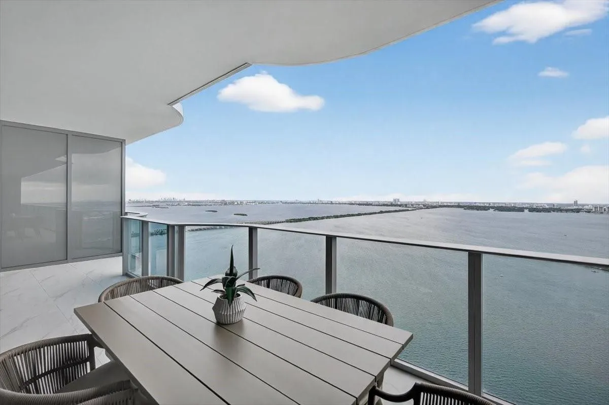 700 NE 24th Street, #4802