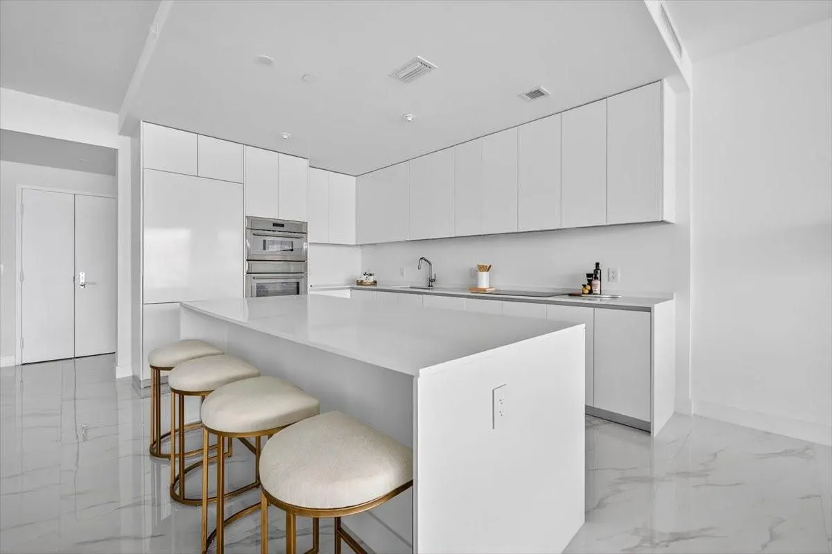 700 NE 24th Street, #4802