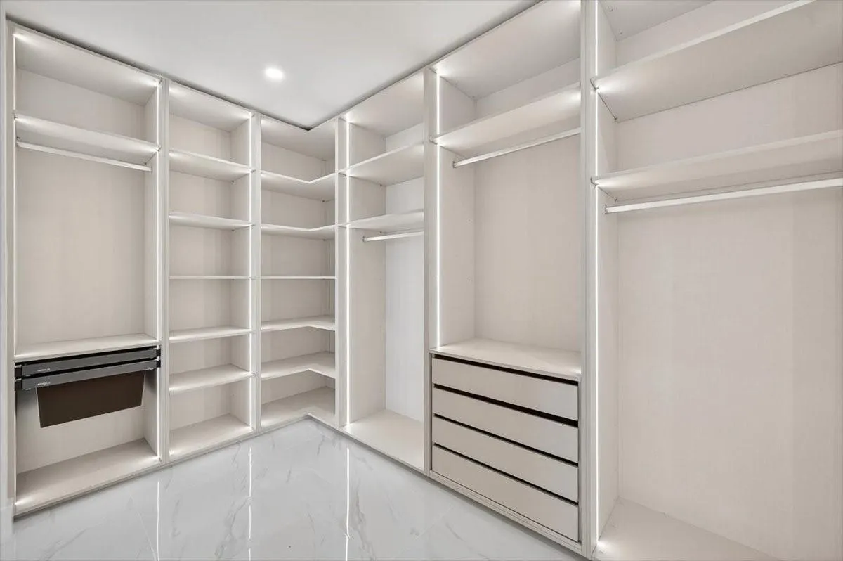 700 NE 24th Street, #4802