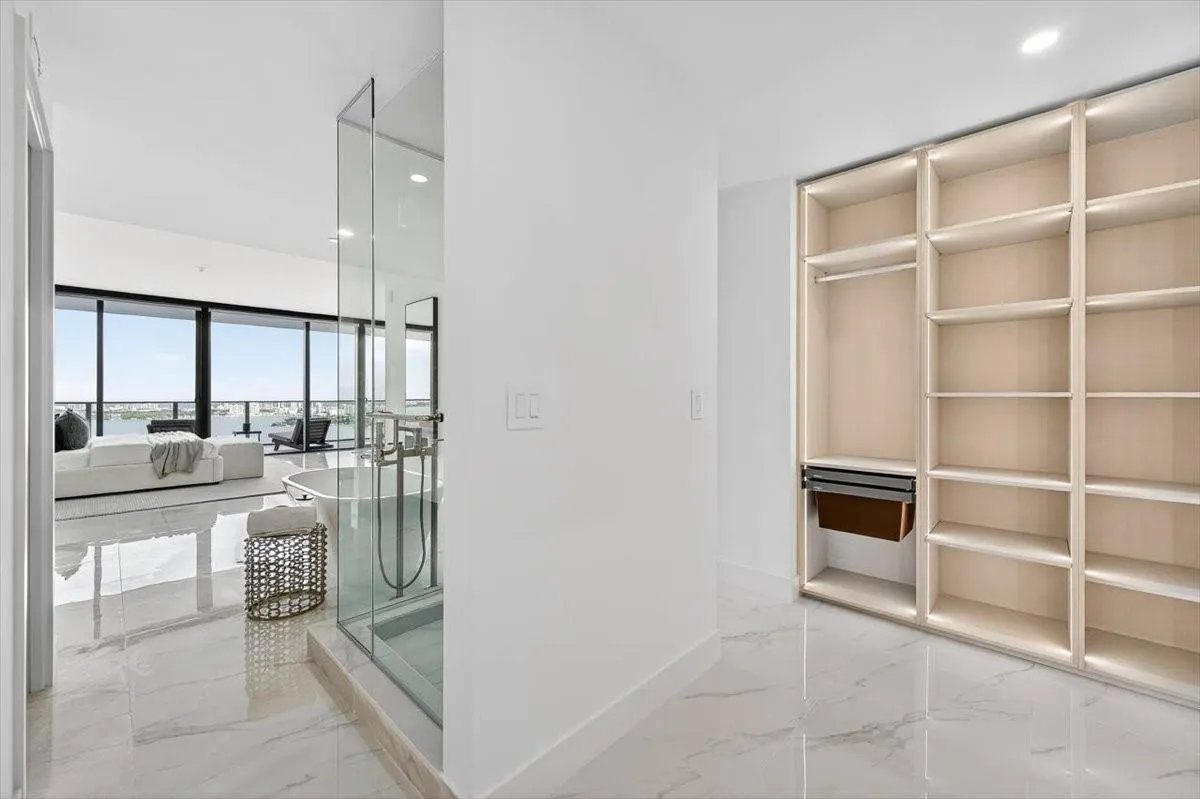 700 NE 24th Street, #4802