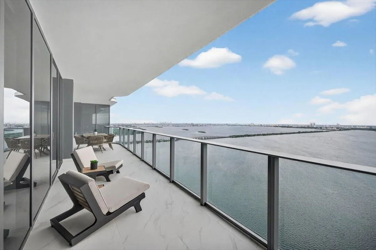 700 NE 24th Street, #4802