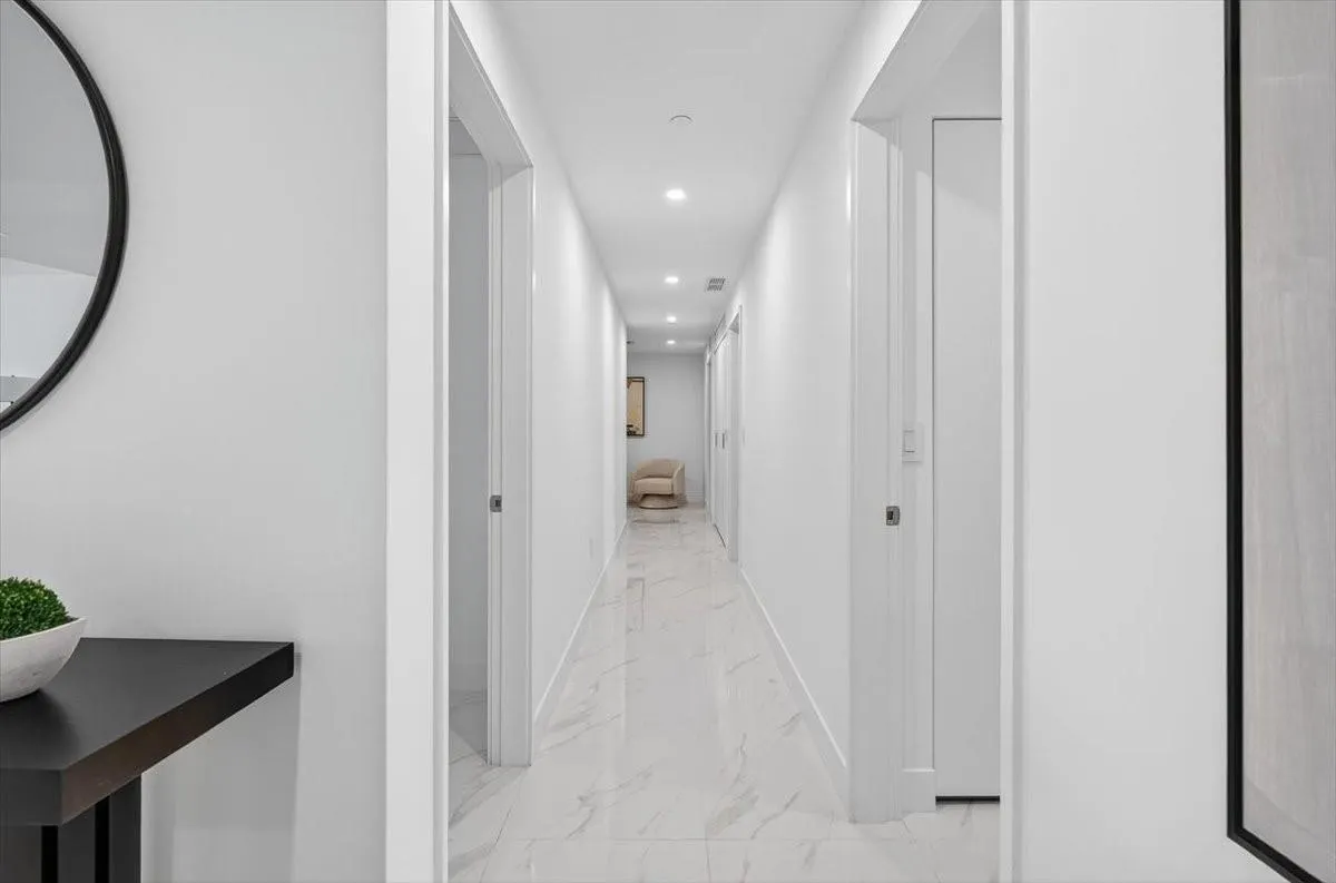 700 NE 24th Street, #4802