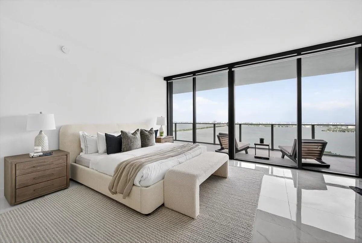 700 NE 24th Street, #4802