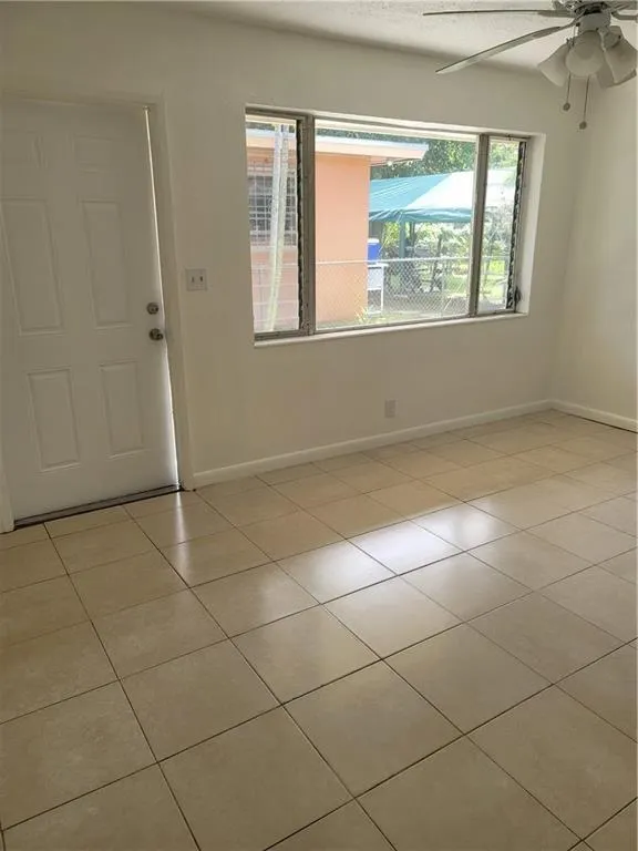 1518 NW 8th Ct