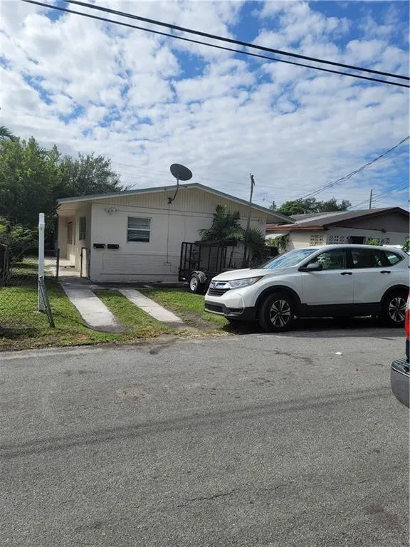 1518 NW 8th Ct