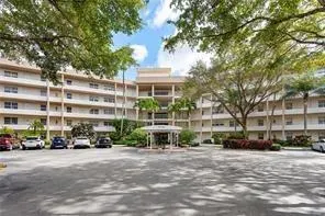 3800 Oaks Clubhouse Dr, #110