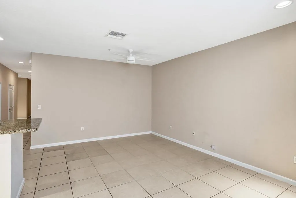 608 SW 3rd Ave