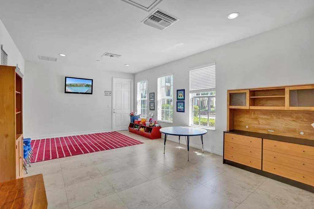 608 SW 3rd Ave